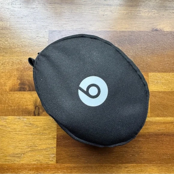 Beats By Dre. Solo 3 Wireless On Ear Headphones Silver